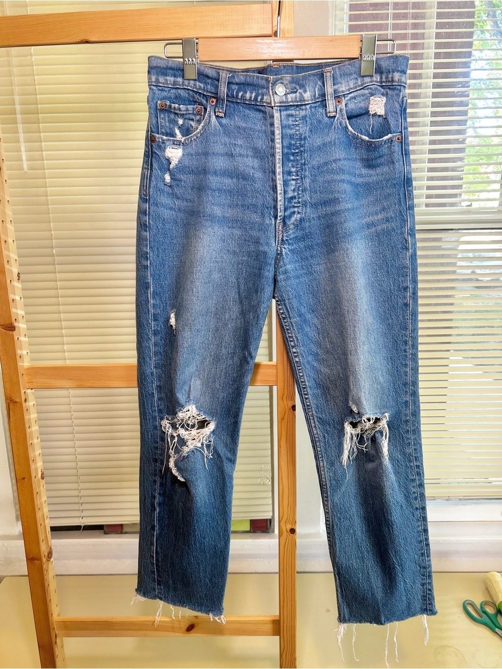Gap Cheeky Straight High Rise Distressed High Rise Jeans in Blue Waist 29